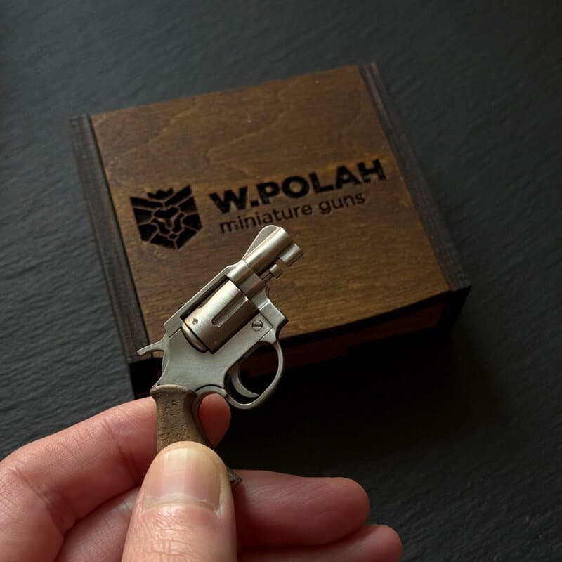 Smith-Wesson-Model-12-Revolver-05.jpg Smith & Wesson Model 12 Revolver (scale 1:3)