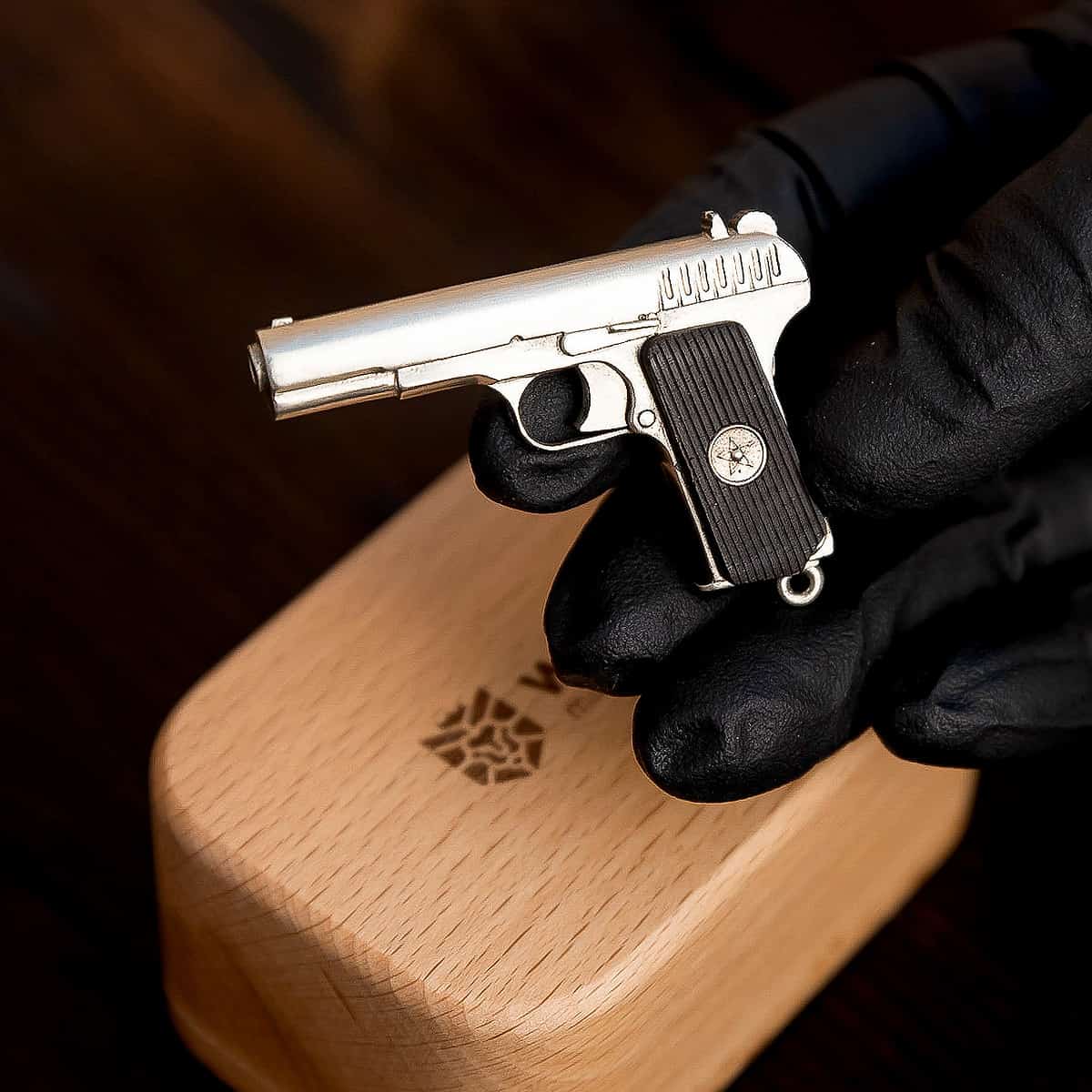 TT-2mm-pinfire-pistol-03.jpg TT pistol (scale 1:4) Miniature Pistol Keychain