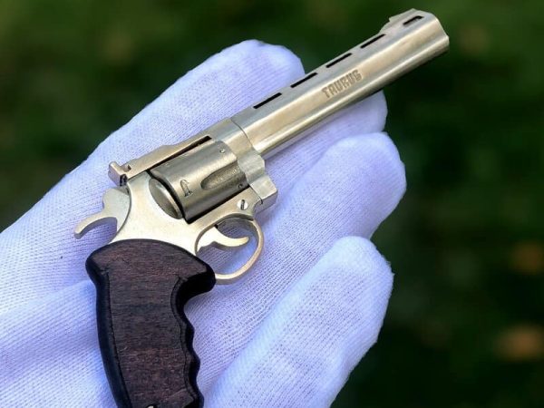 Taurus-Revolver-Gun-00.jpg Taurus Revolver (scale 1:4)
