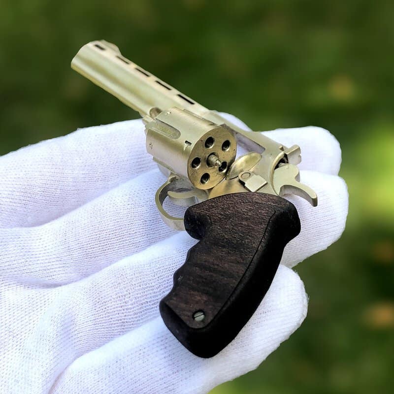 Taurus Revolver (scale 1:4)