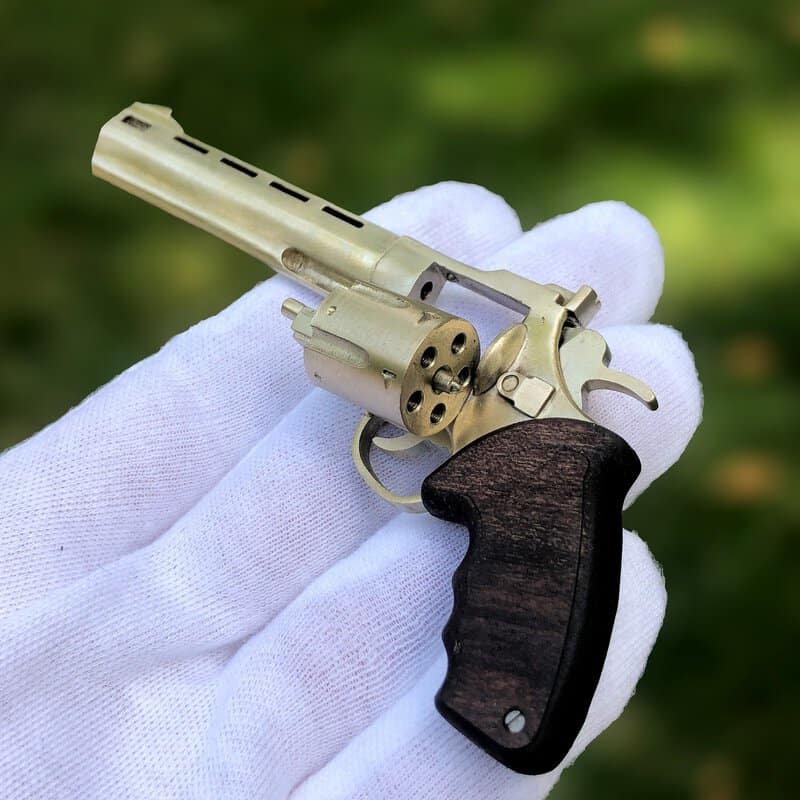 Taurus Revolver (scale 1:4)