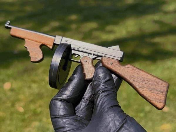Thompson-Submachine-Gun.jpg Thompson Submachine Gun (scale 1:5)