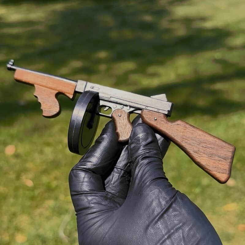 Thompson Submachine Gun (scale 1:5)