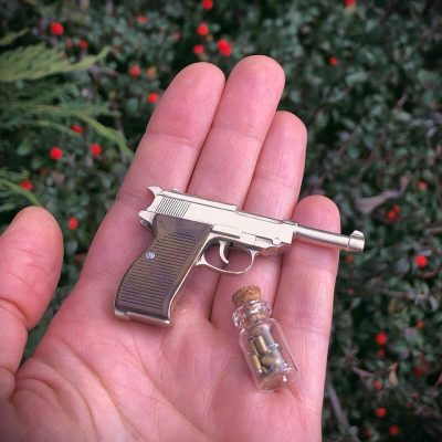 Walther-P38-wooden-grips.jpg Walther P38 (scale 1:4) Miniature Pistol