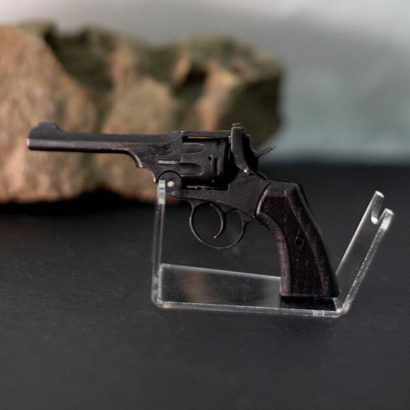 Webley-Service-Revolver-Miniature-Pistol-04.jpg Webley Service Revolver | Miniature Pistol