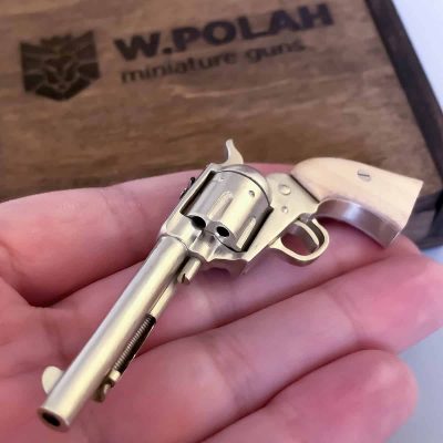 Colt 1873 Peacemaker Revolver (scale 1:4)