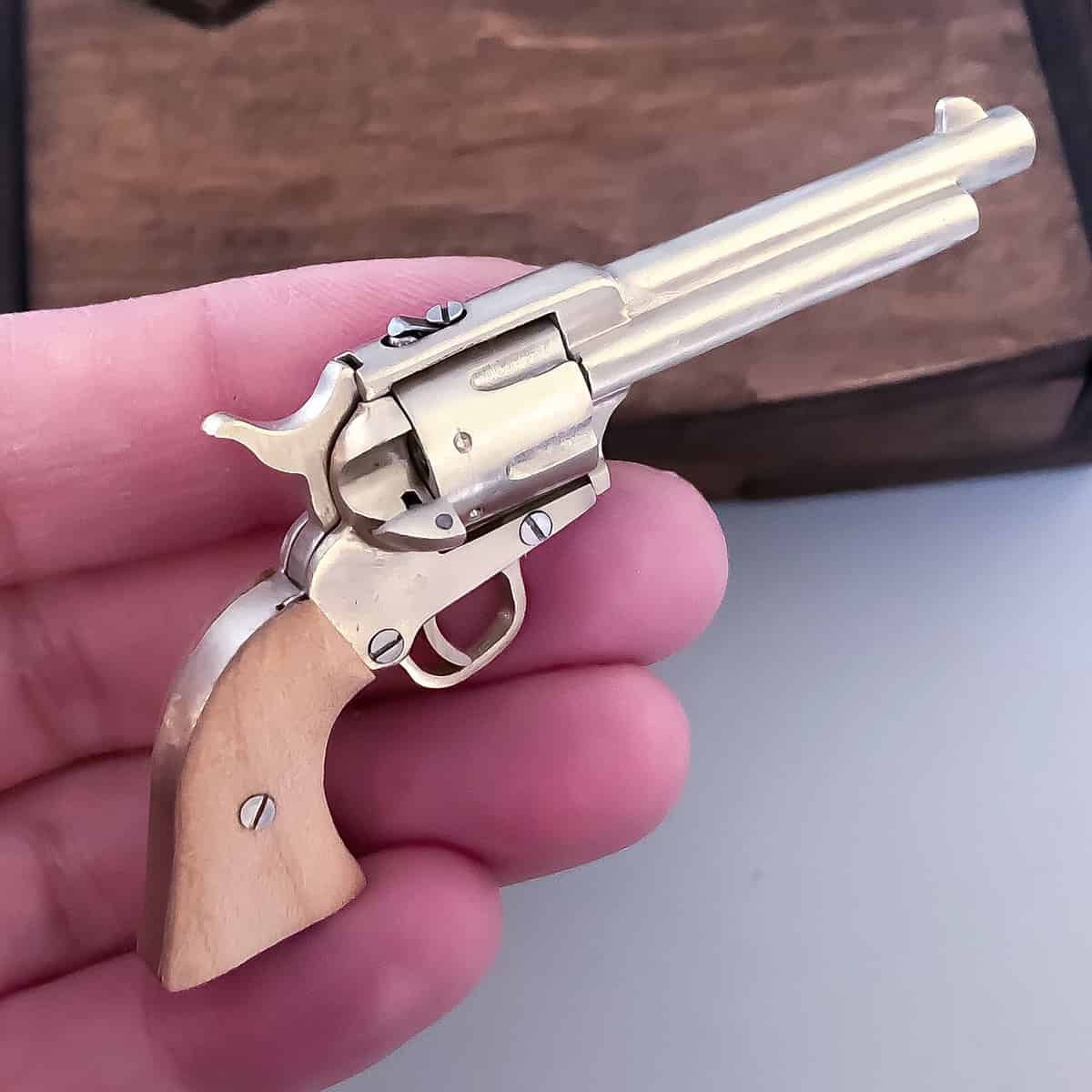 Colt 1873 Peacemaker Revolver (scale 1:4)