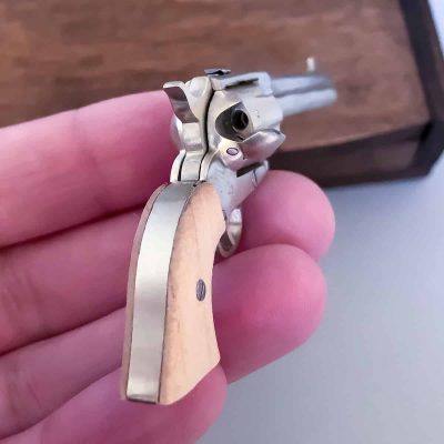 Colt 1873 Peacemaker Revolver (scale 1:4)