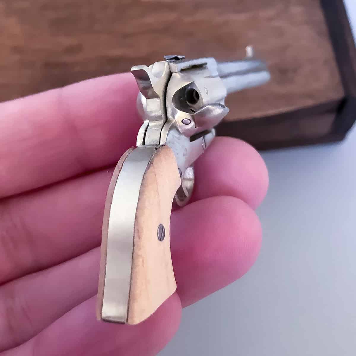 Colt 1873 Peacemaker Revolver (scale 1:4)
