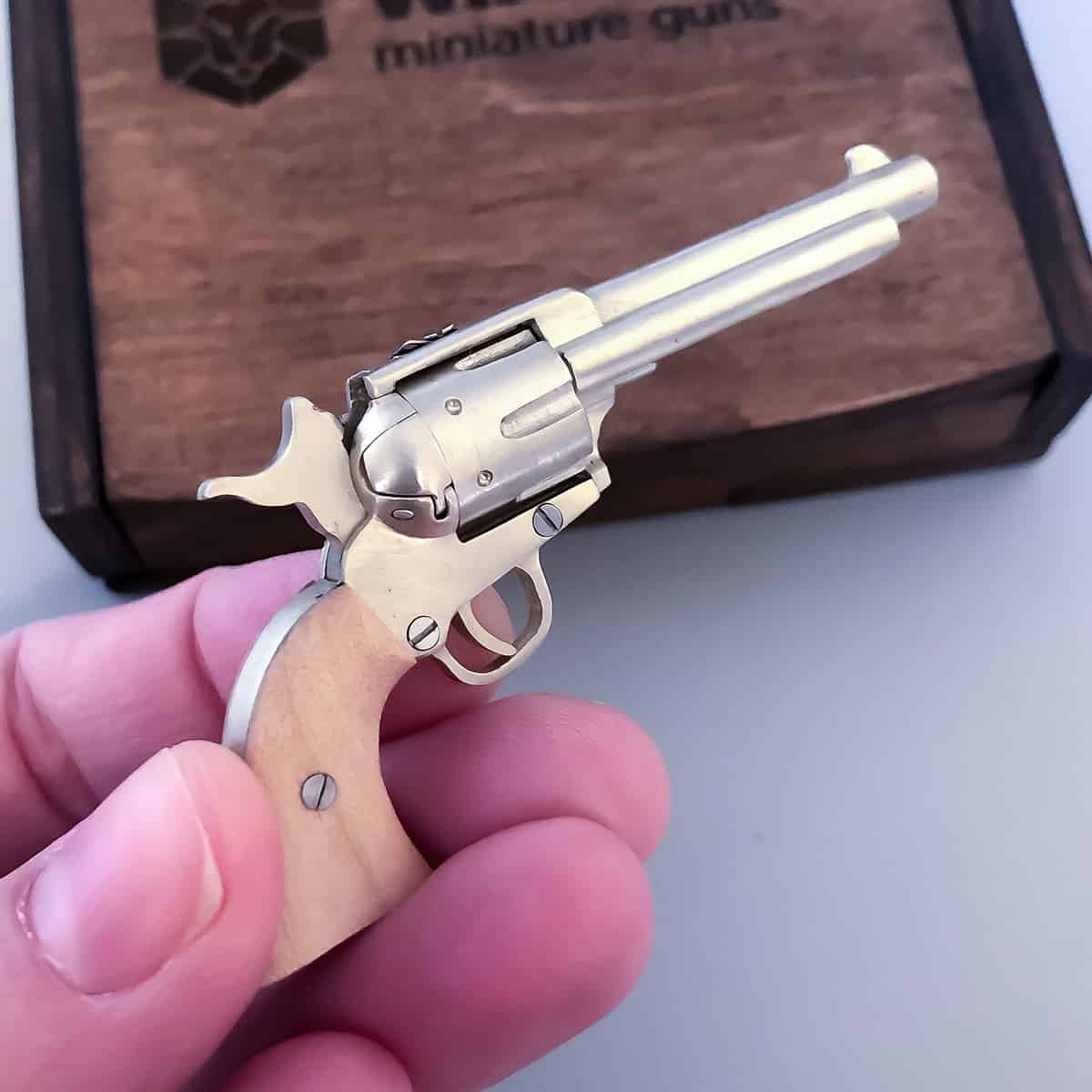 Colt 1873 Peacemaker Revolver (scale 1:4)
