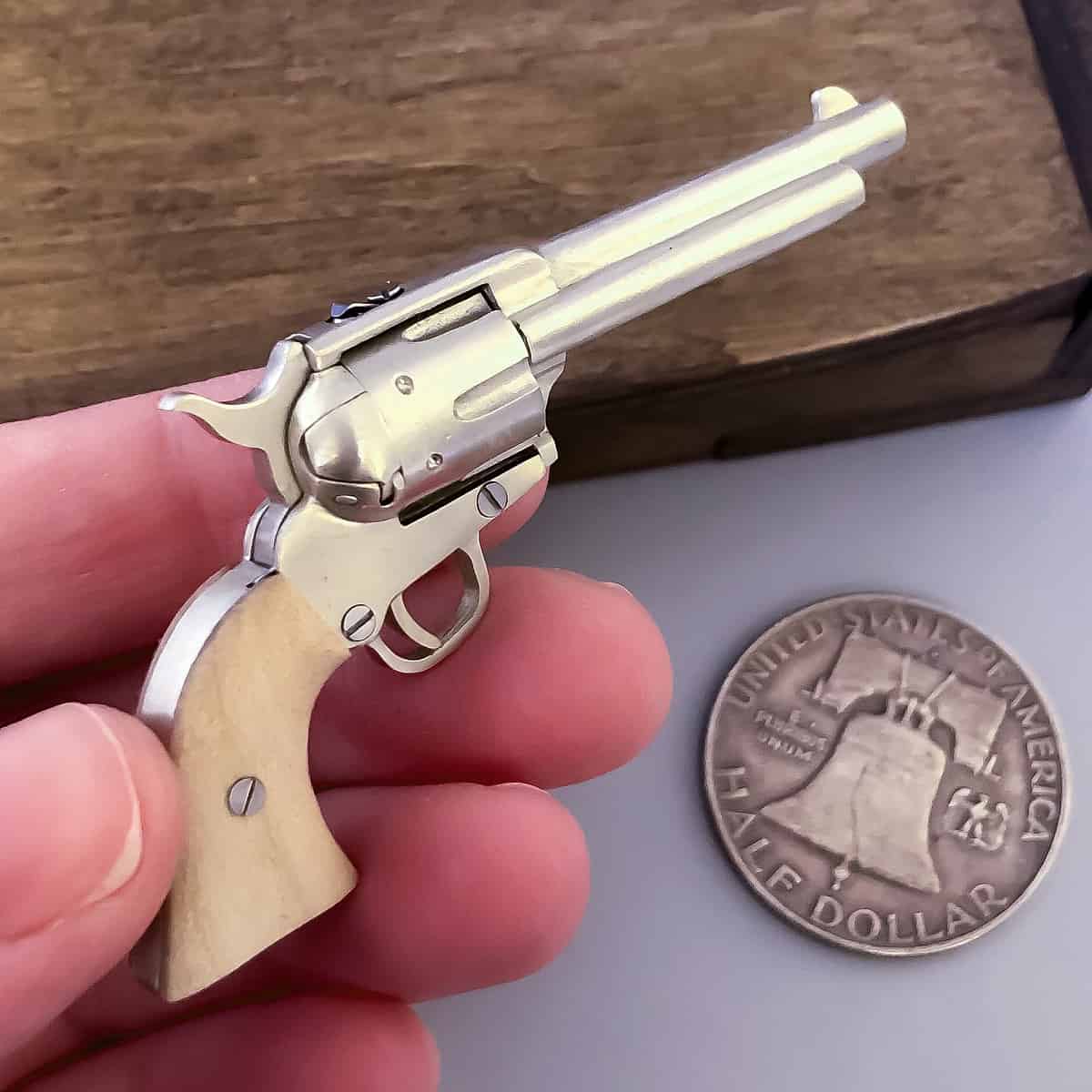 Colt 1873 Peacemaker Revolver (scale 1:4)