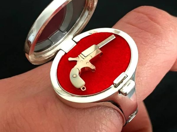 derringer-in-a-ring-01.jpg Golden Jewelry Derringer Pistol in a Ring
