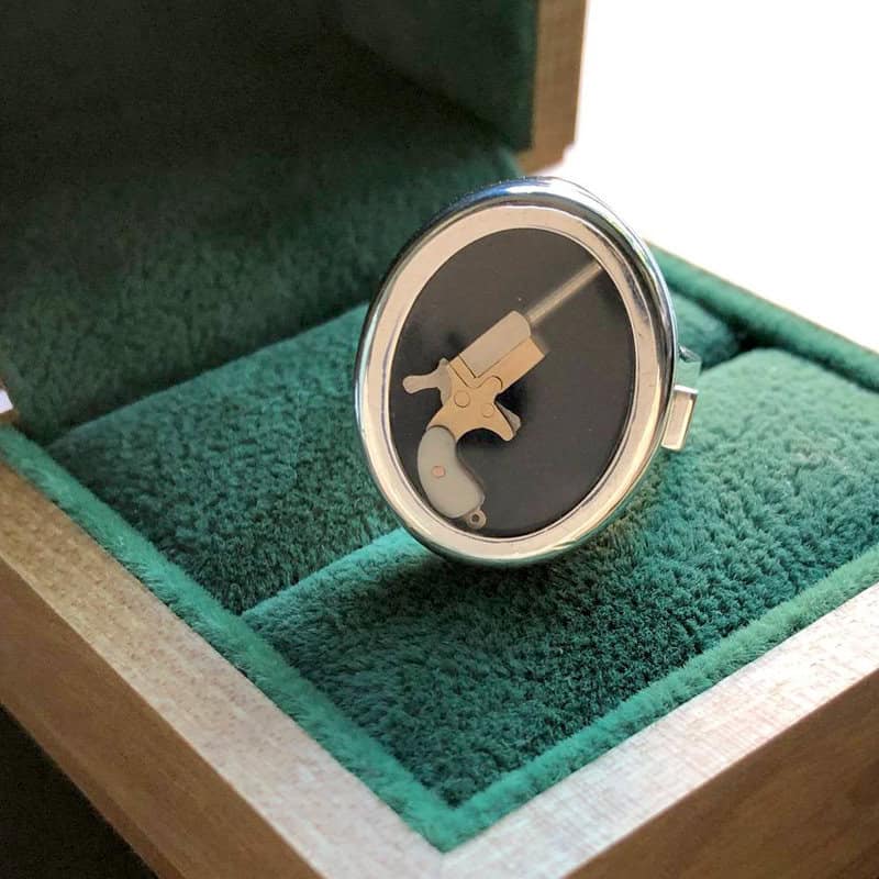 derringer-in-a-ring-02.jpg Golden Jewelry Derringer Pistol in a Ring