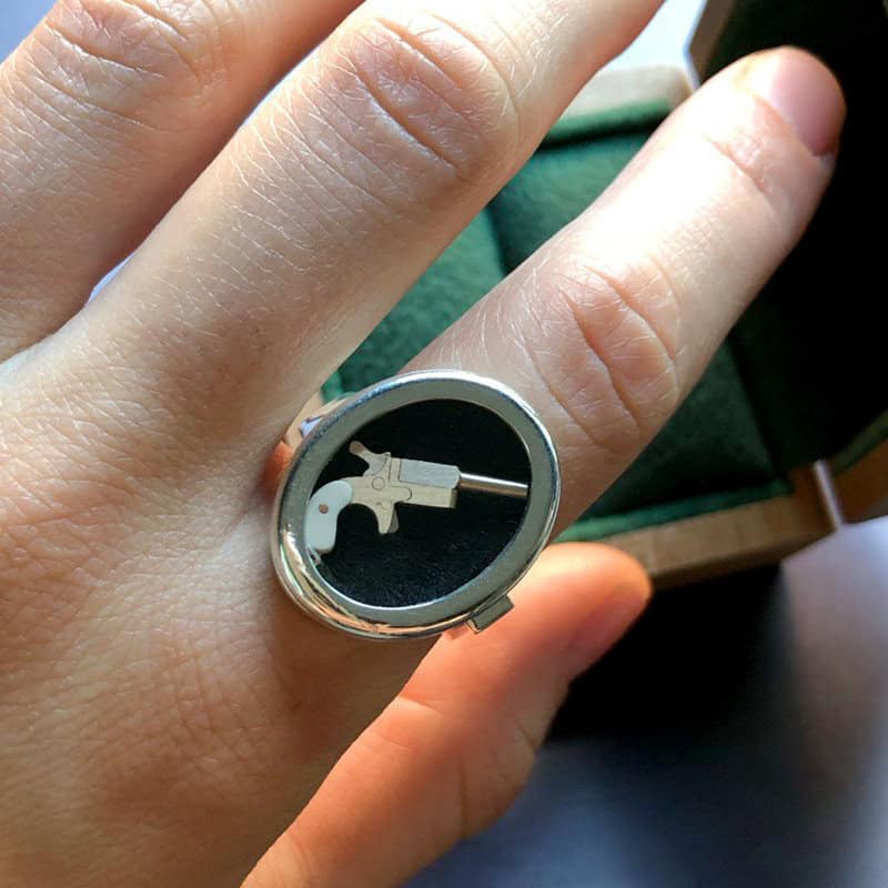derringer-in-a-ring-04.jpg Golden Jewelry Derringer Pistol in a Ring