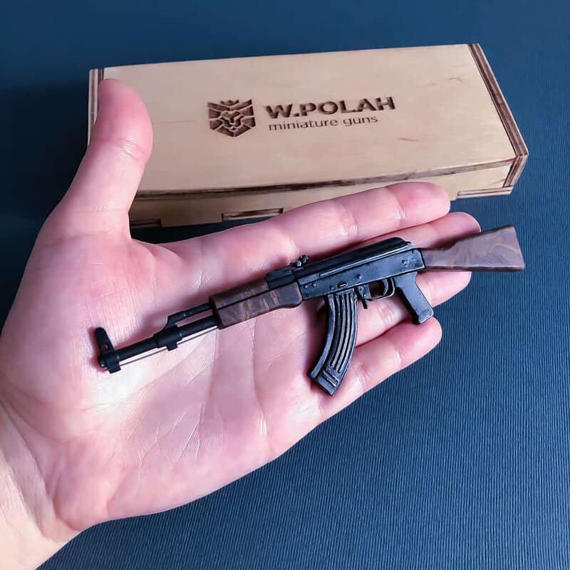 functional-rifle-AK-47-model.jpeg AK-47 (scale 1:6) Miniature Rifle