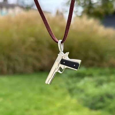 gun-necklace-pistol-pendant-silver-Colt-1911_f.jpg Gun Necklace with Silver Pistol Colt 1911 Pendant