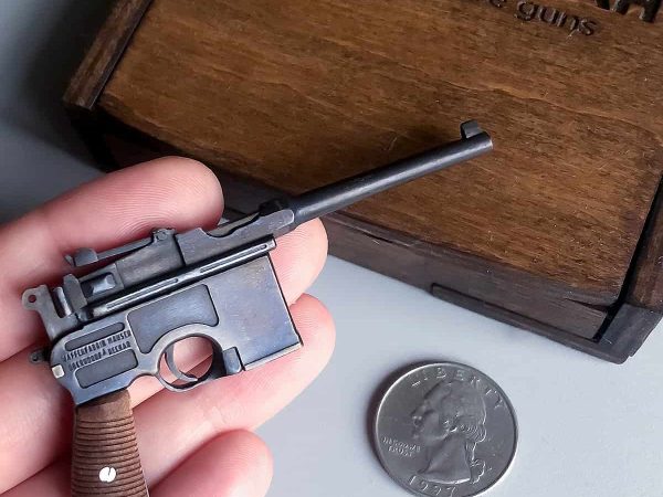 mauser-c96-black-01.jpg Mauser C96 Black (scale 1:4) Pistol