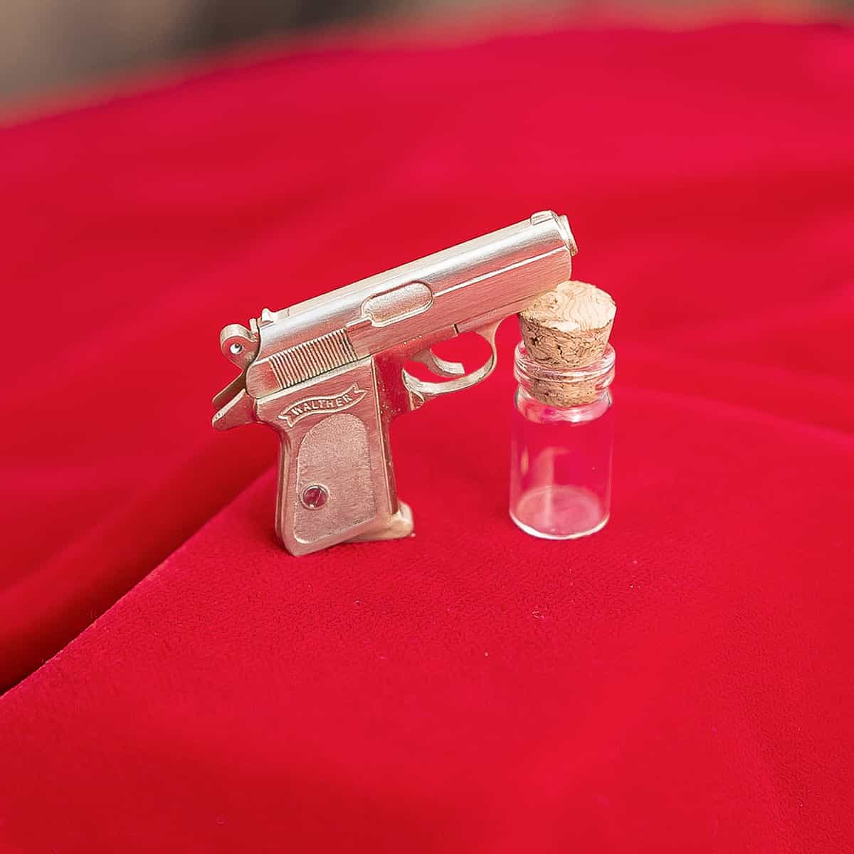 Walther PPK (scale 1:4) Miniature Keychain Pistol